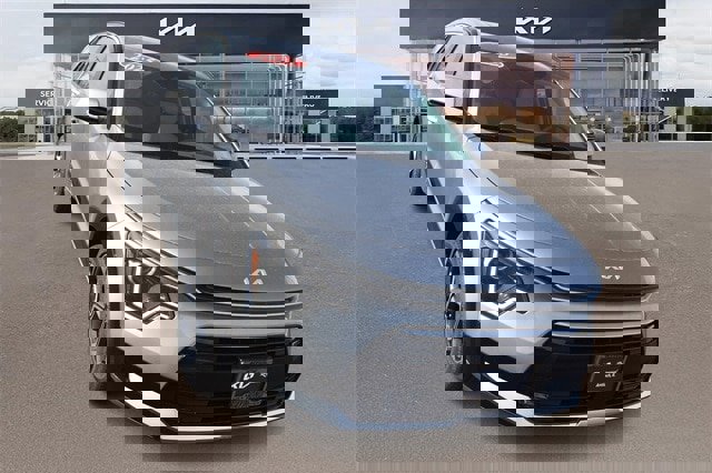 New 2025 Kia Niro EX Touring image 9