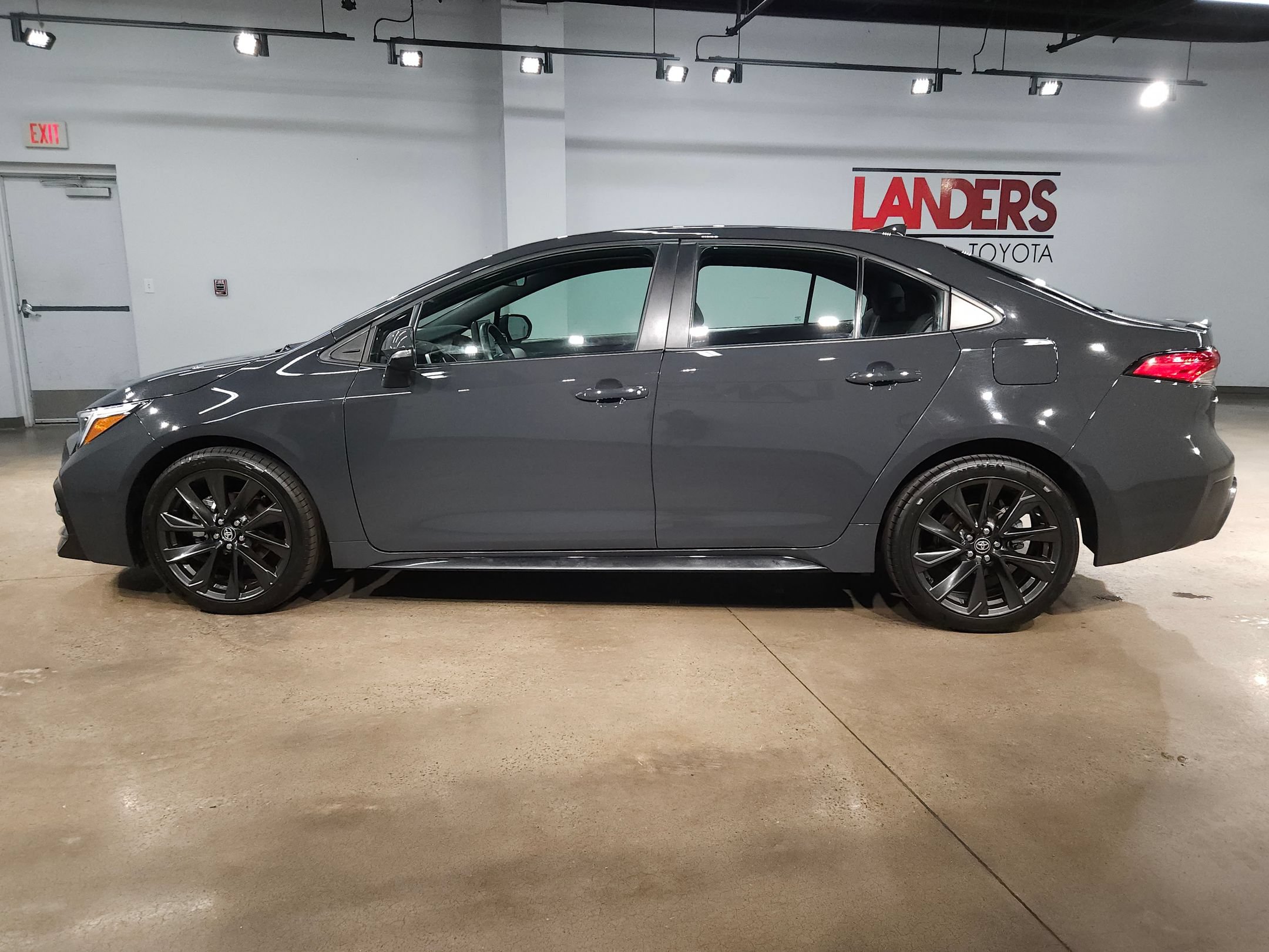 Used 2025 Toyota Corolla SE FWD image 4