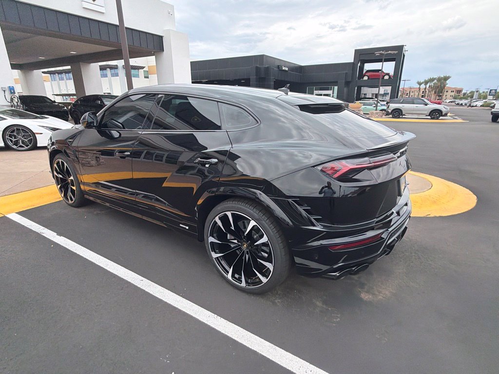 Used 2023 Lamborghini Urus S AWD/4WD image 3