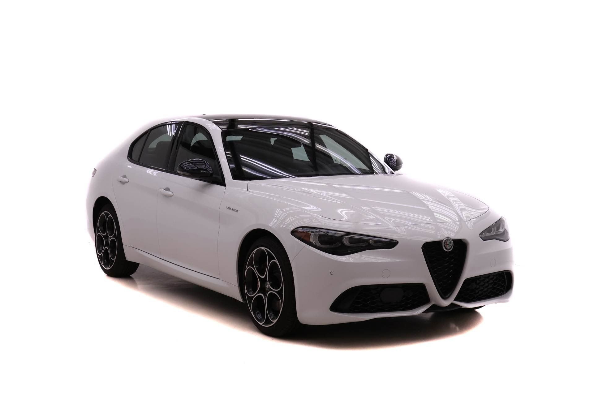 New 2025 Alfa Romeo Giulia AWD image 2
