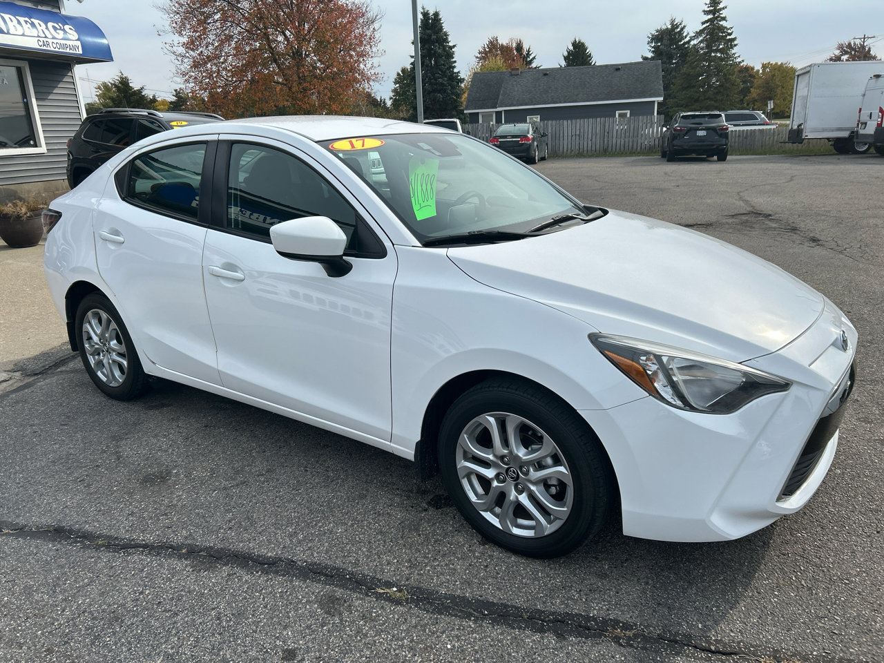 Used 2017 Toyota Yaris iA image 5