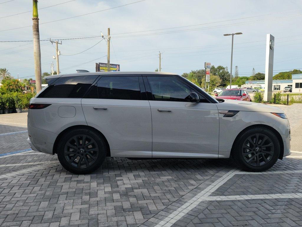 Used 2025 Land Rover Range Rover Sport Dynamic SE AWD/4WD image 6