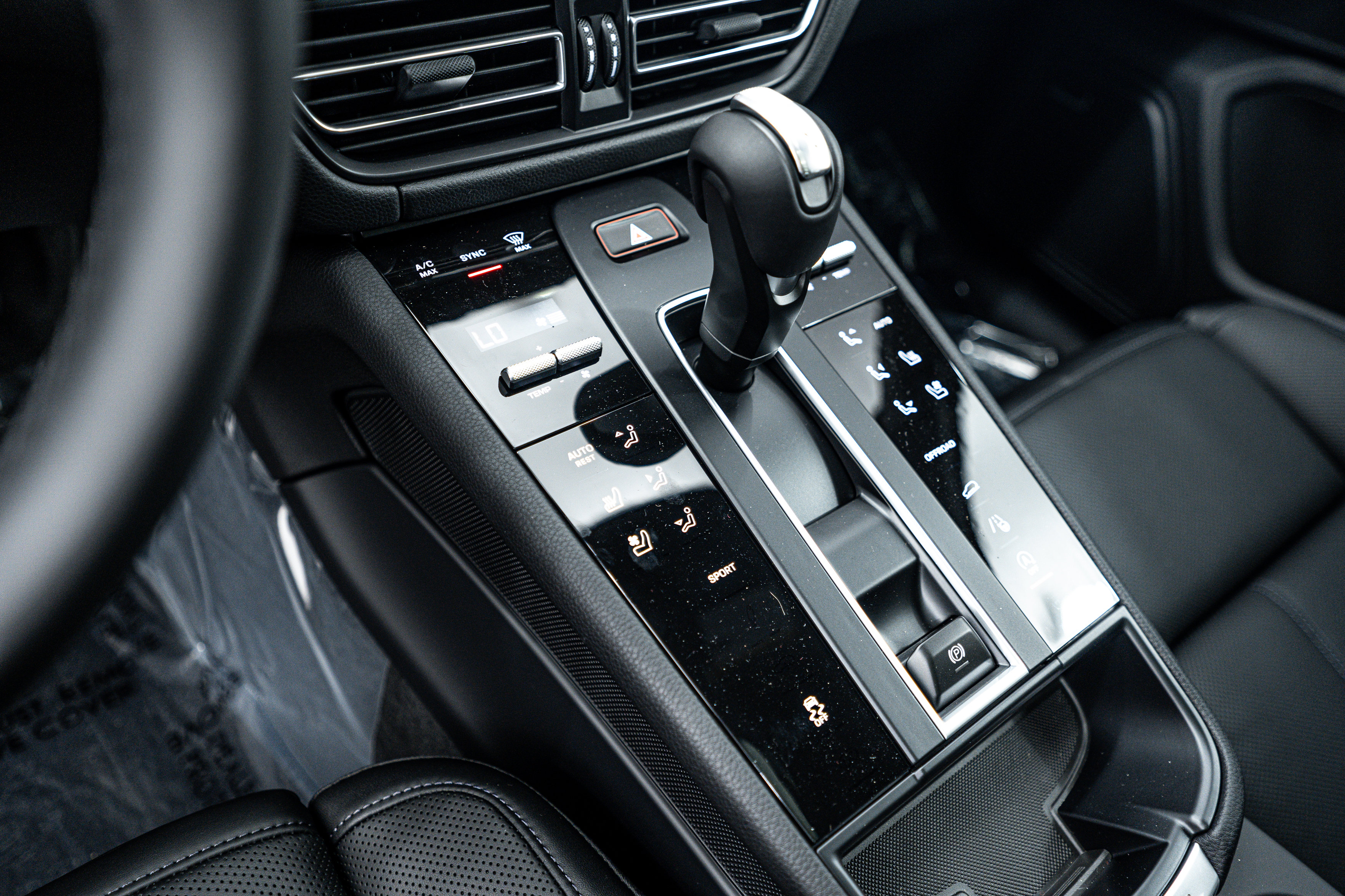 New 2025 Porsche Macan image 14