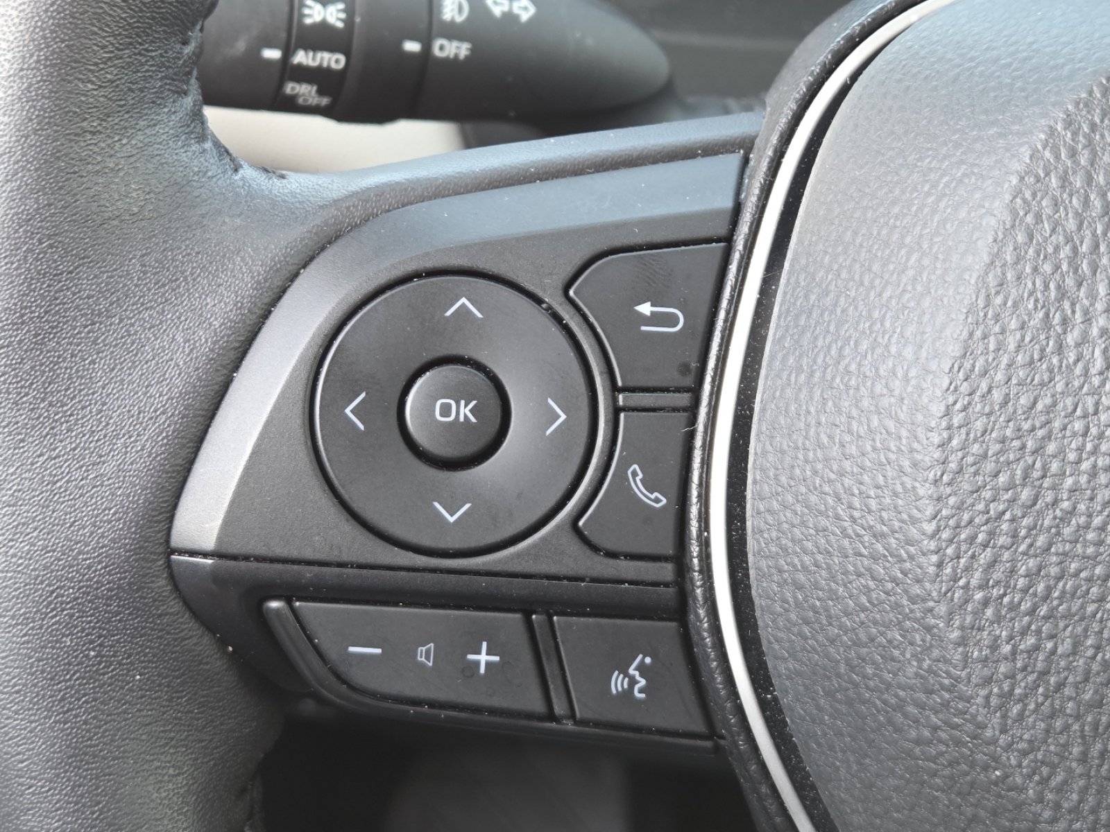 Used 2025 Toyota RAV4 Limited w/ Weather Package AWD/4WD image 32