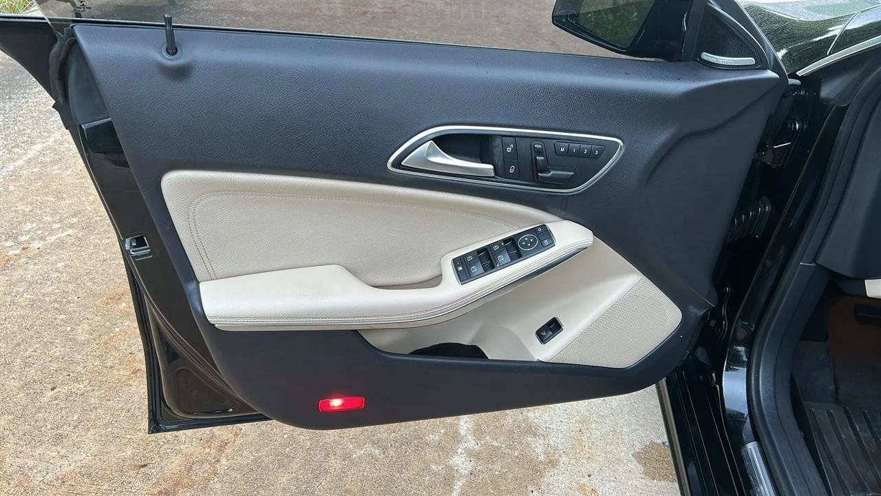 Used 2014 Mercedes-Benz CLA 250 image 36