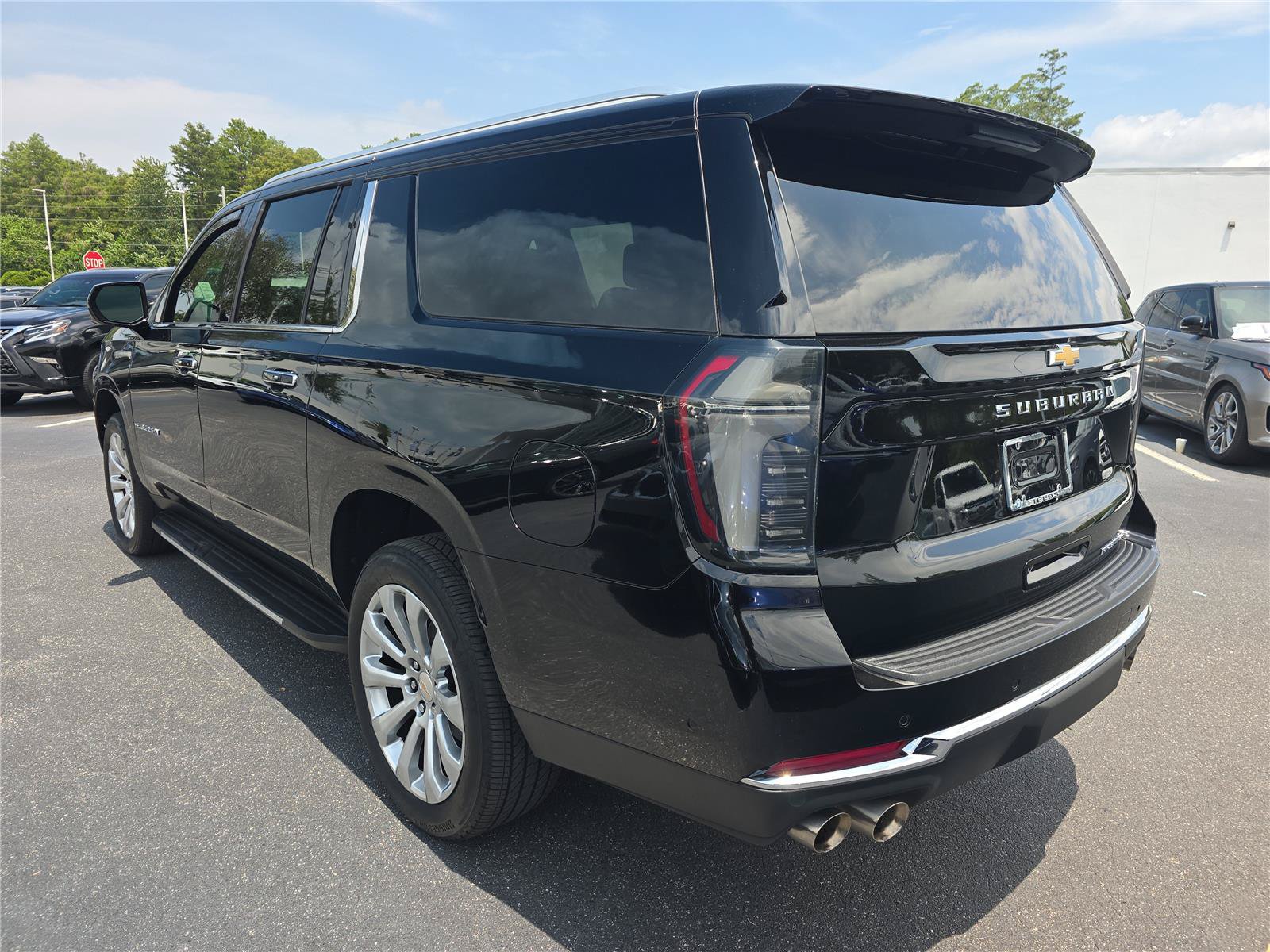 Used 2025 Chevrolet Suburban Premier AWD/4WD image 5