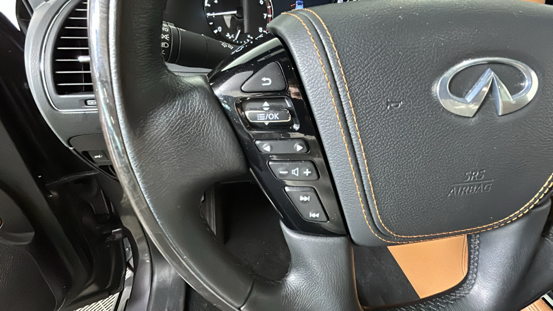 Used 2023 INFINITI QX80 Sensory w/ Cargo Package AWD/4WD image 18