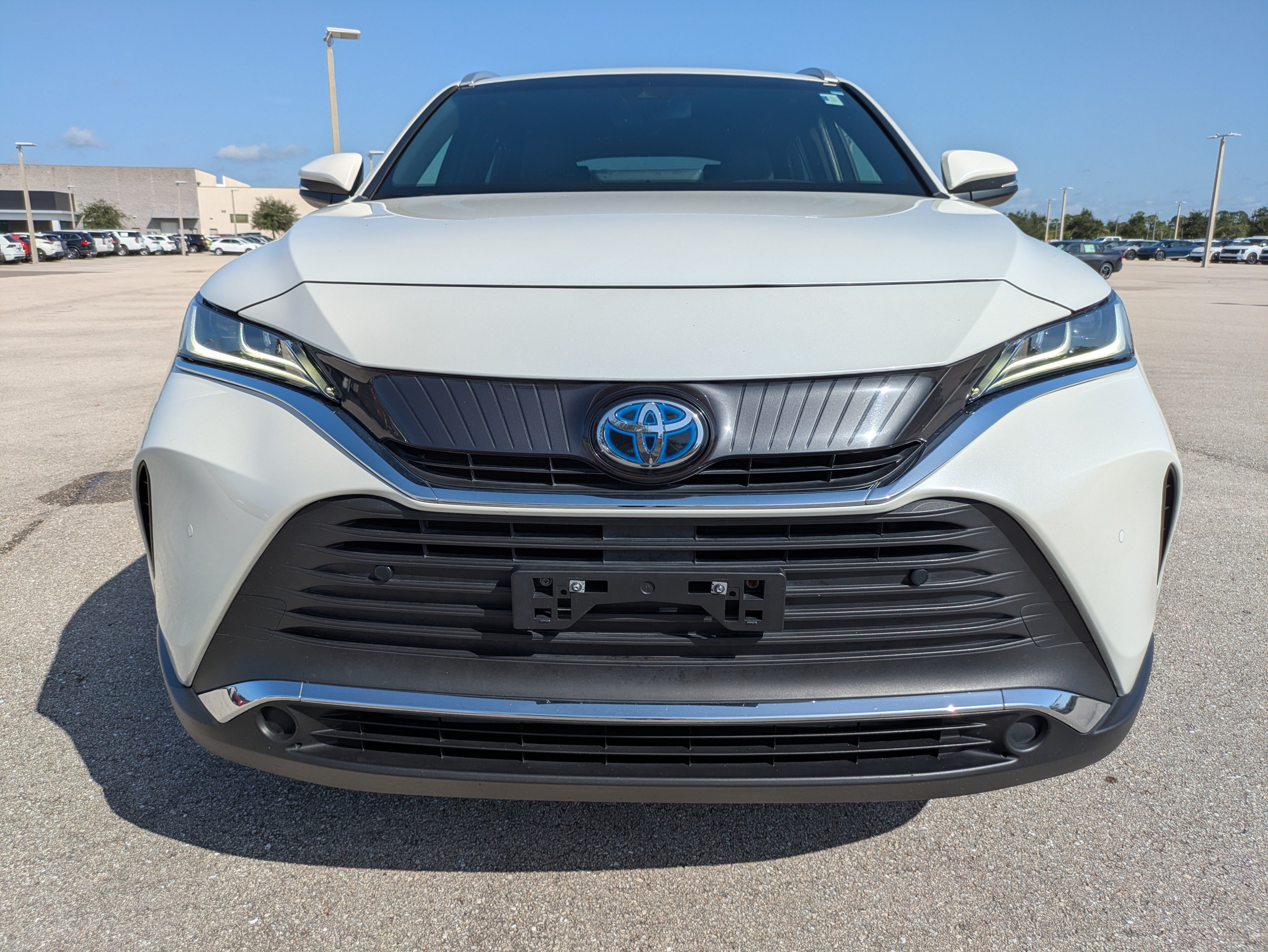 Used 2022 Toyota Venza XLE AWD/4WD image 9
