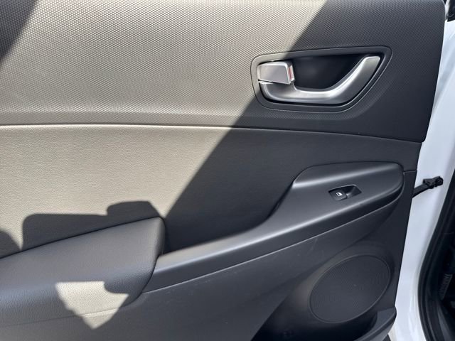 Used 2022 Hyundai Kona Limited image 16