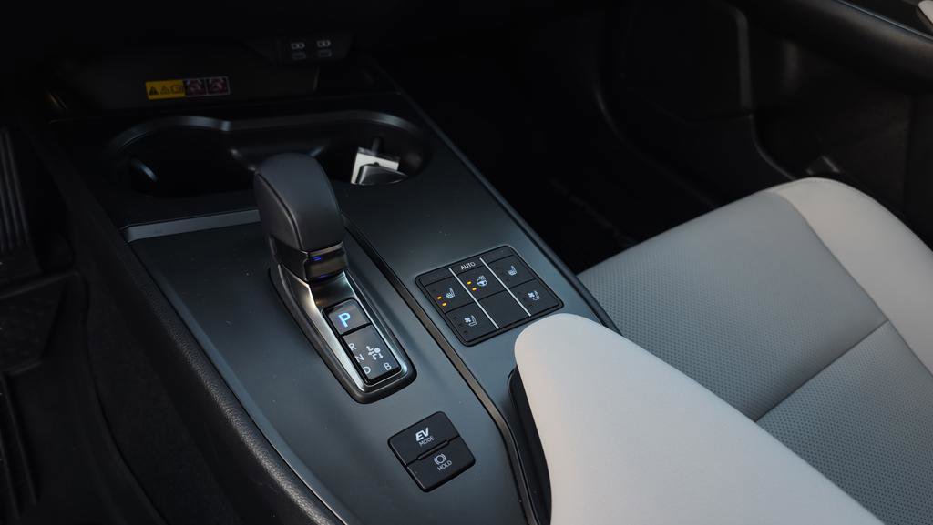 Used 2025 Lexus UX 300h AWD image 27