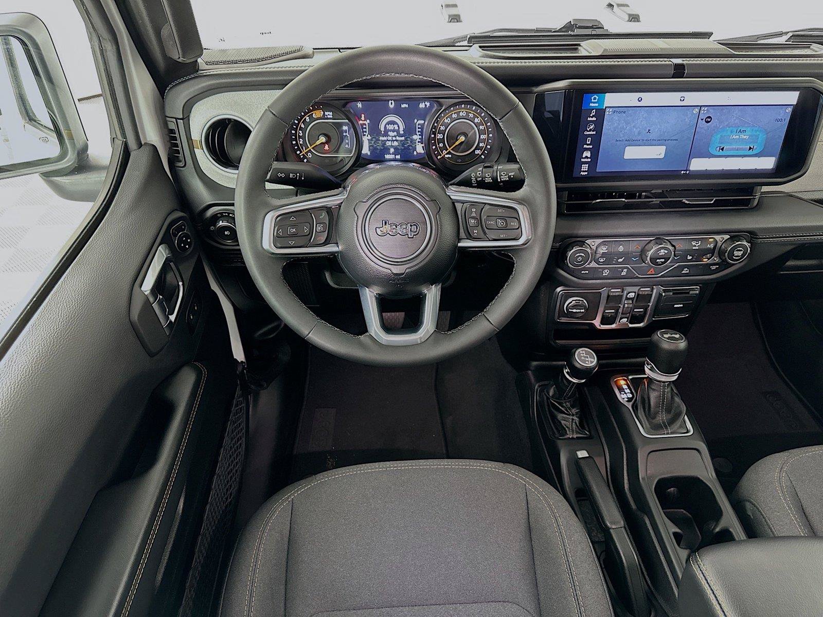 Used 2026 Jeep Wrangler Unlimited Sahara AWD/4WD image 2