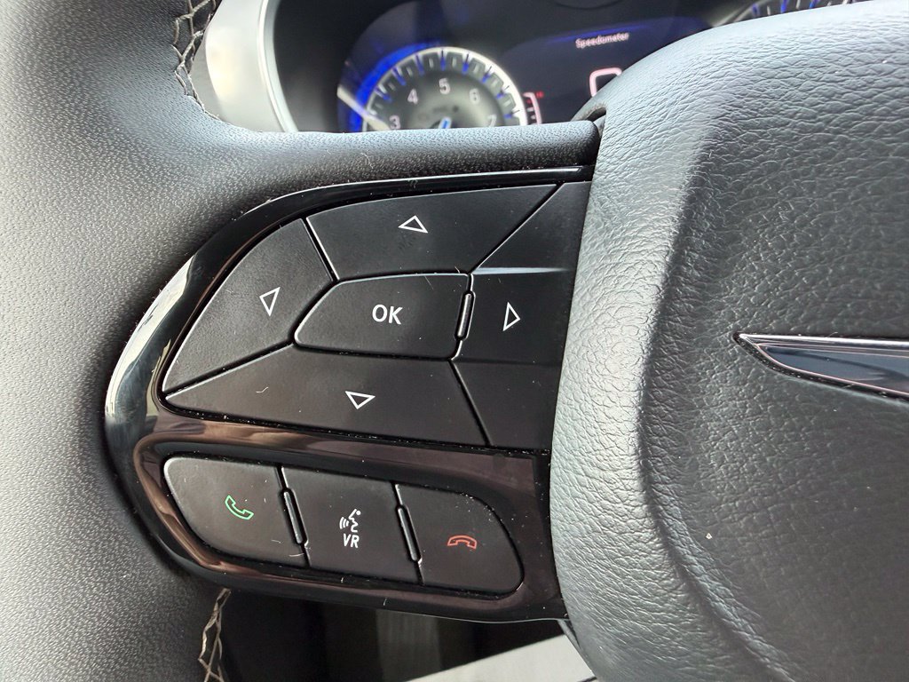 Used 2025 Chrysler Pacifica Limited FWD image 22