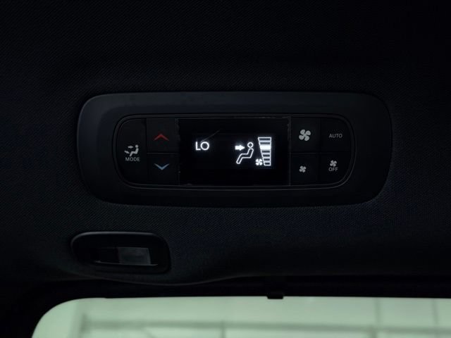 Used 2025 Chrysler Pacifica Limited FWD image 28
