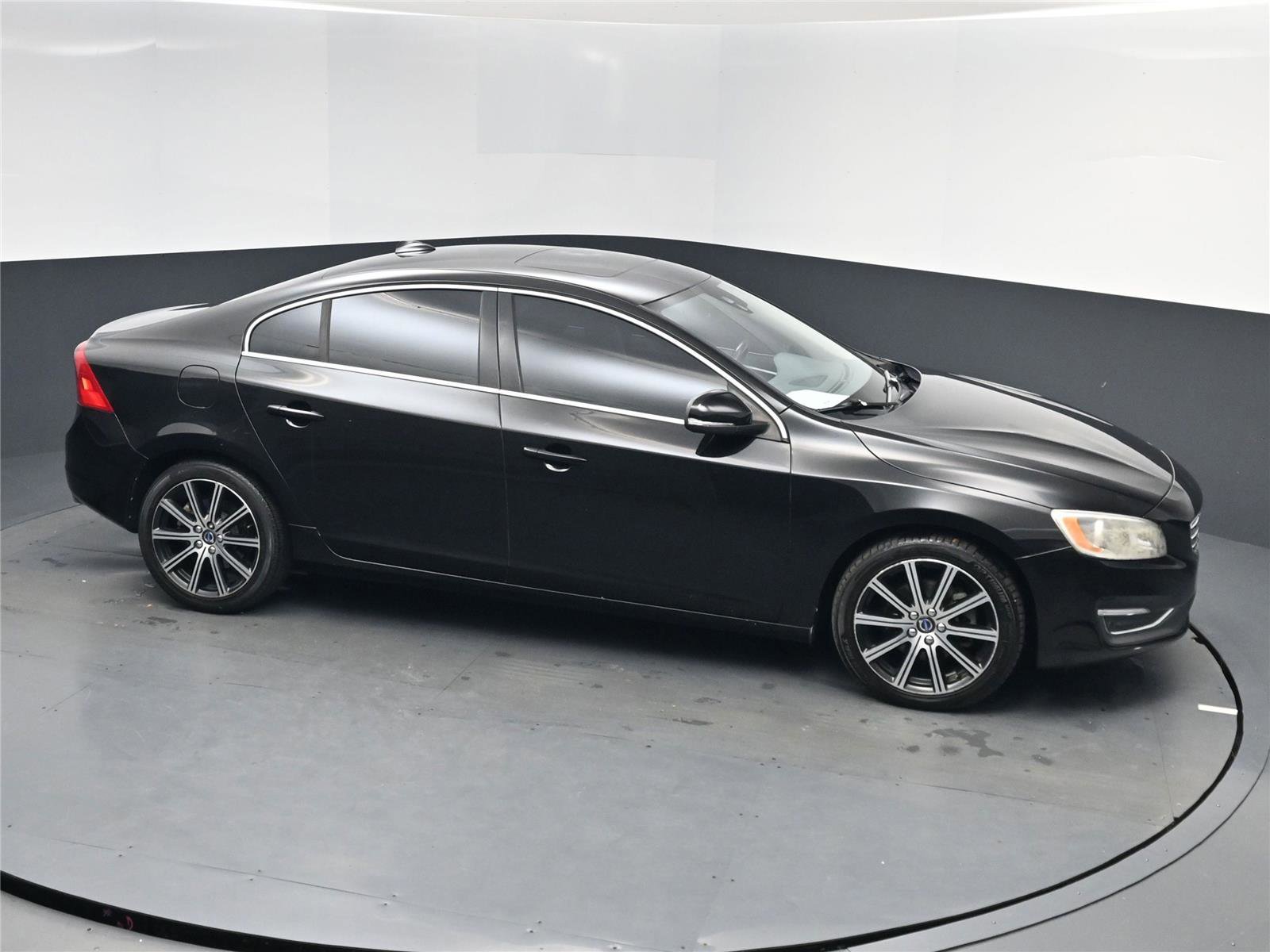 Used 2018 Volvo S60 T5 Inscription image 16