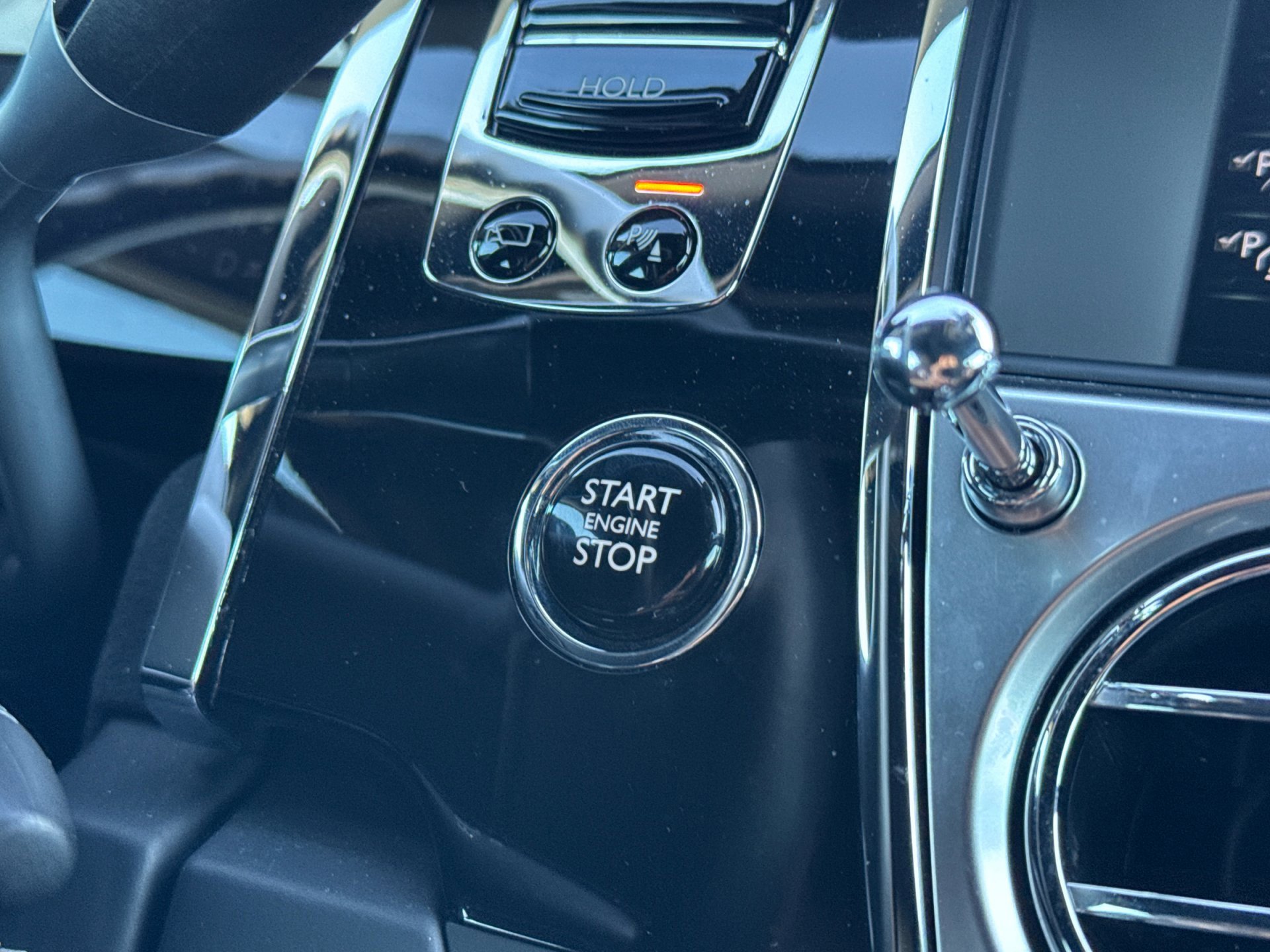 Used 2020 Rolls-Royce Dawn image 23