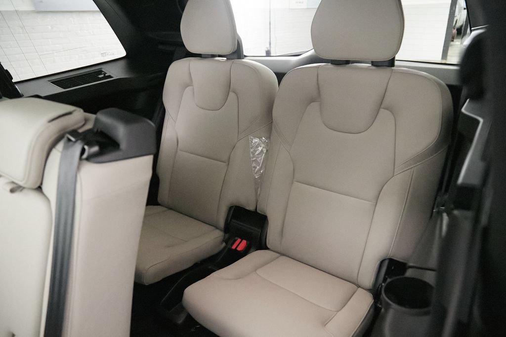 New 2026 Volvo XC90 T8 Plus w/ Protection Package Premier AWD/4WD image 19