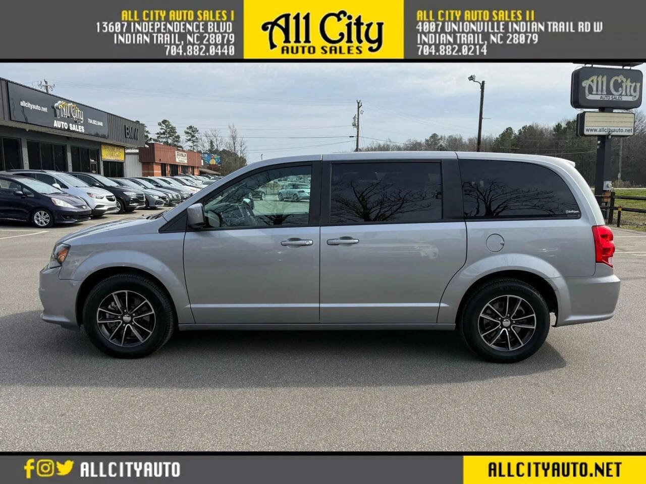 Used 2018 Dodge Grand Caravan SE FWD image 4