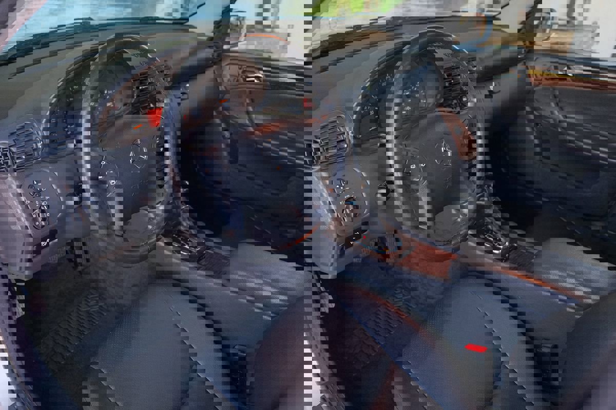 Used 2002 Mercedes-Benz C 320 Sedan image 13