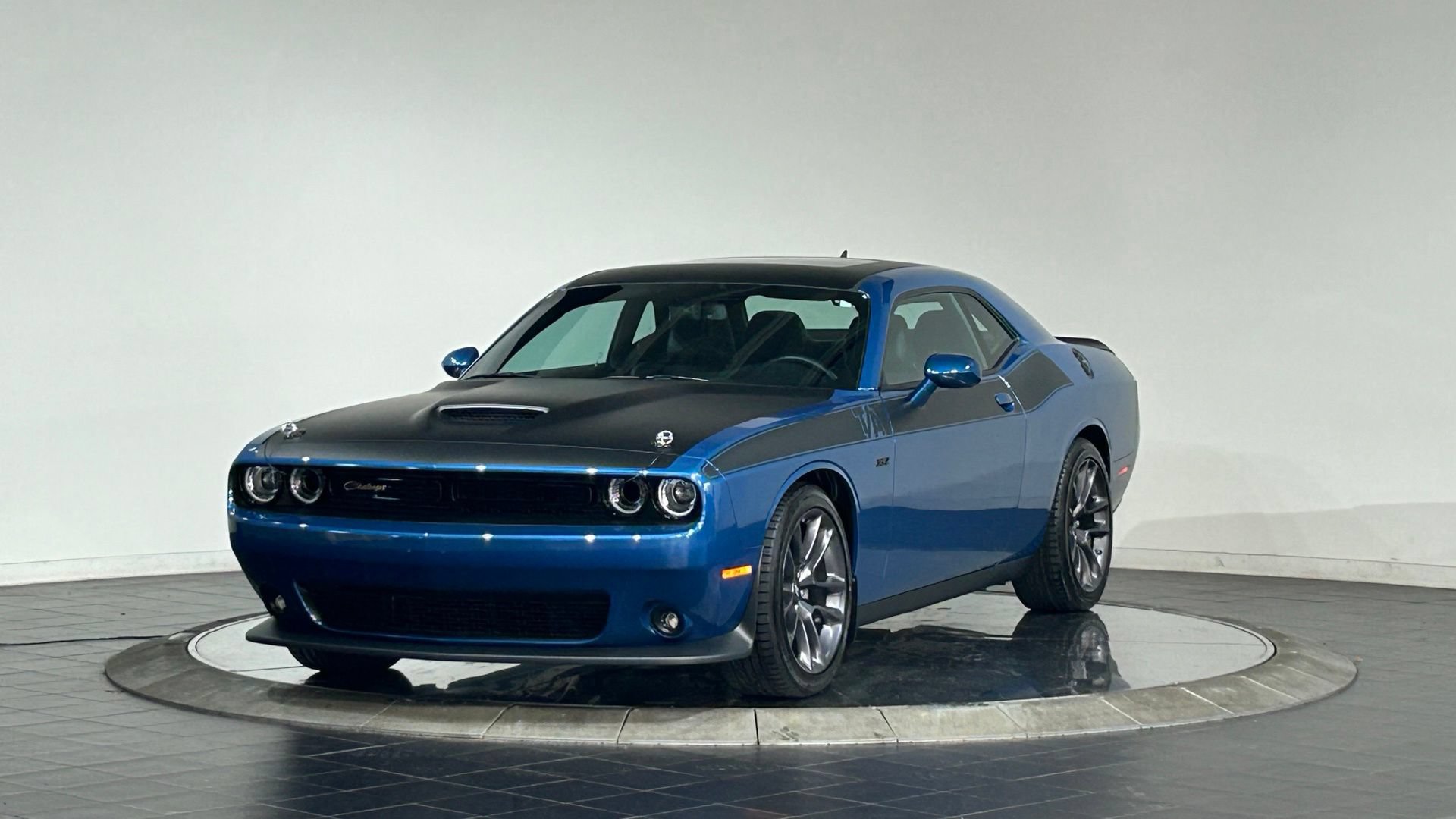 Used 2023 Dodge Challenger R/T w/ T/A Package RWD image 5