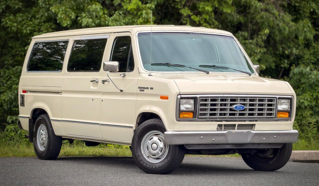 Used 1990 Ford E-150 and Econoline 150 RWD image 6