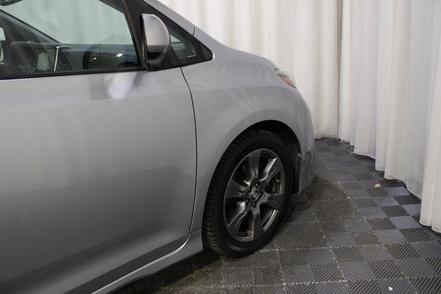 Used 2018 Toyota Sienna SE image 25