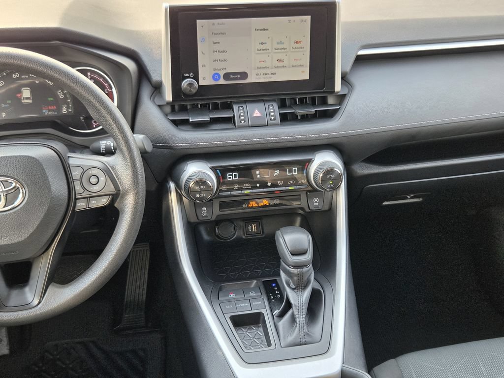 Used 2025 Toyota RAV4 XLE FWD image 17