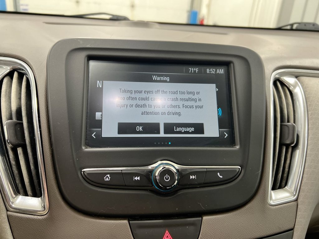 Used 2017 Chevrolet Malibu LT FWD image 14