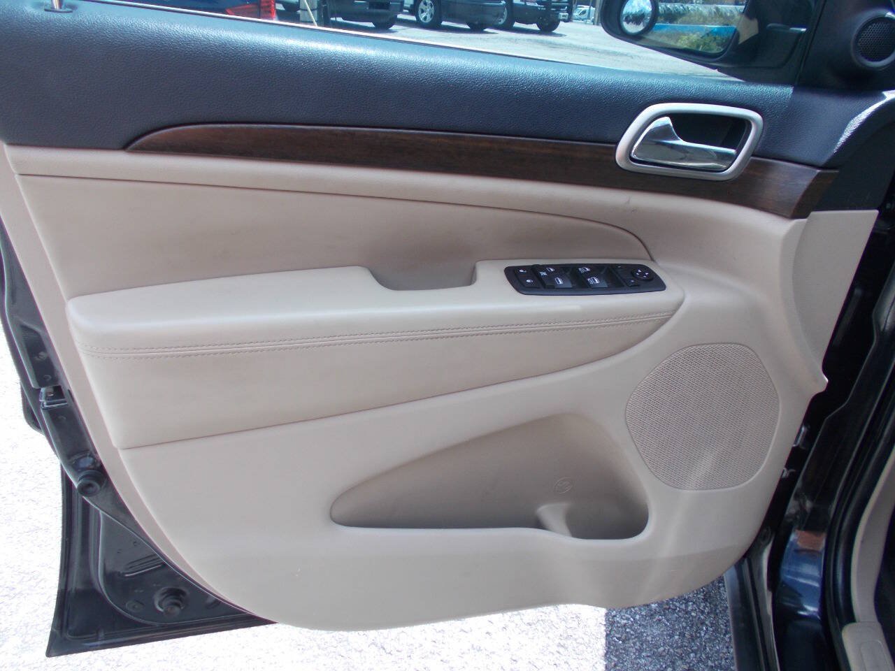 Used 2015 Jeep Grand Cherokee Laredo RWD image 13