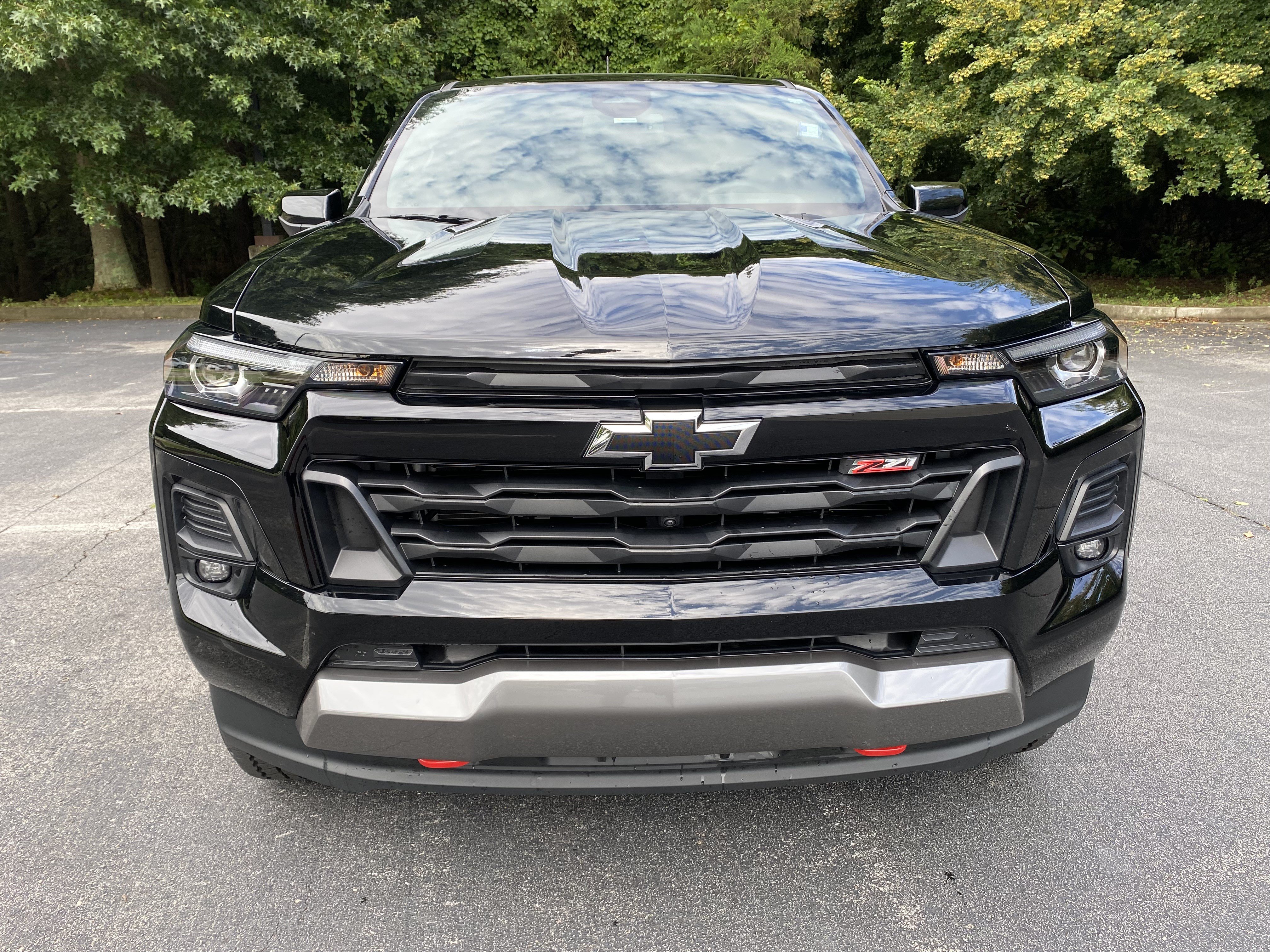 Used 2026 Chevrolet Colorado Z71 w/ Technology Package AWD/4WD image 3