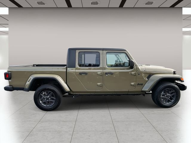 New 2025 Jeep Gladiator Sport image 2