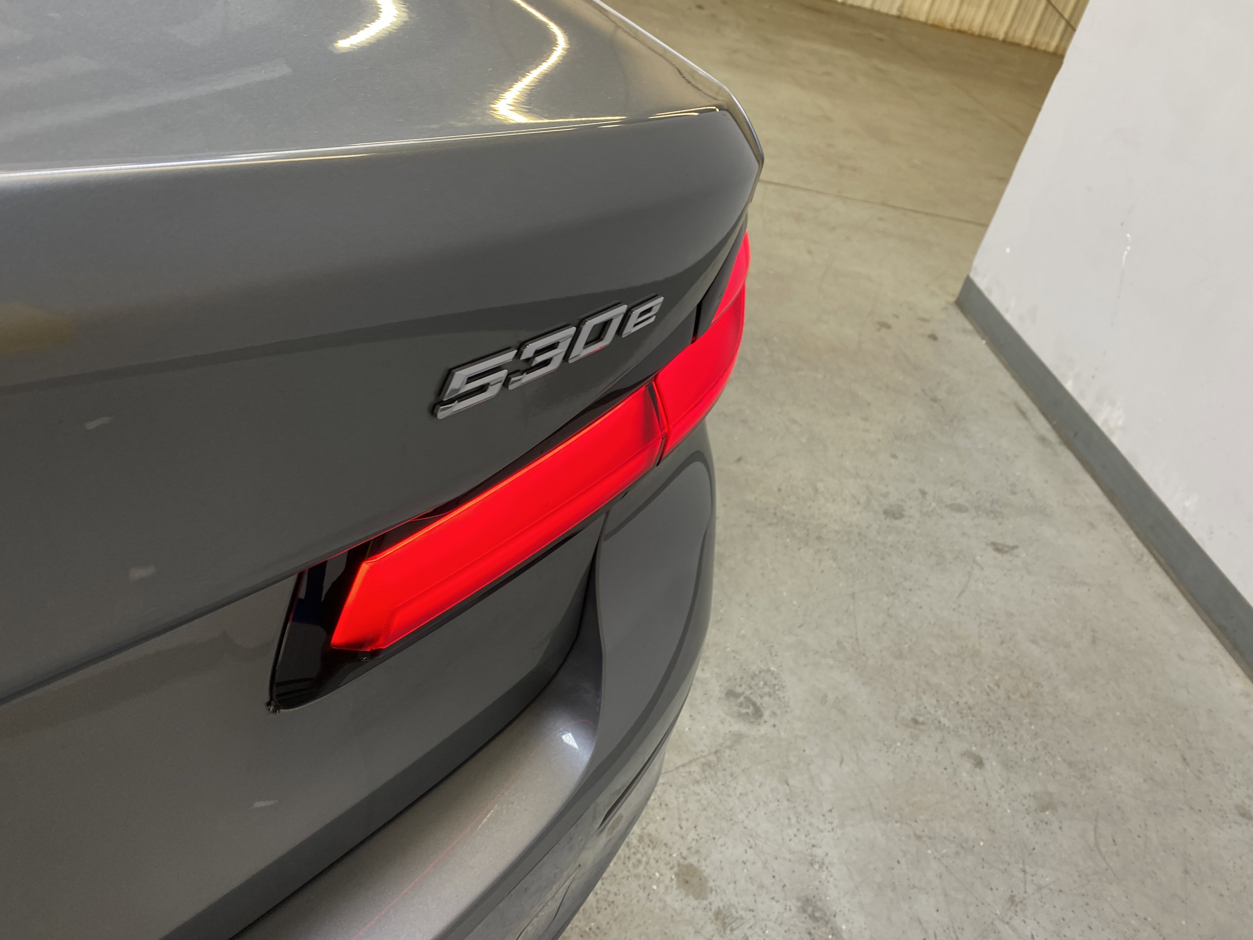 Used 2023 BMW 530e w/ Premium Package image 18