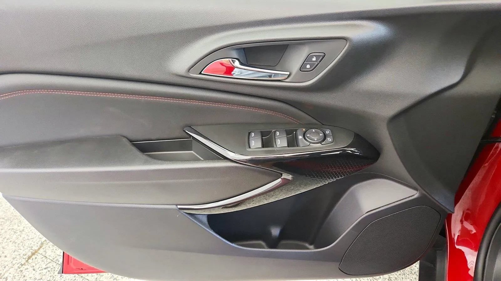 New 2026 Chevrolet Trax RS w/ Driver Confidence Package FWD image 24