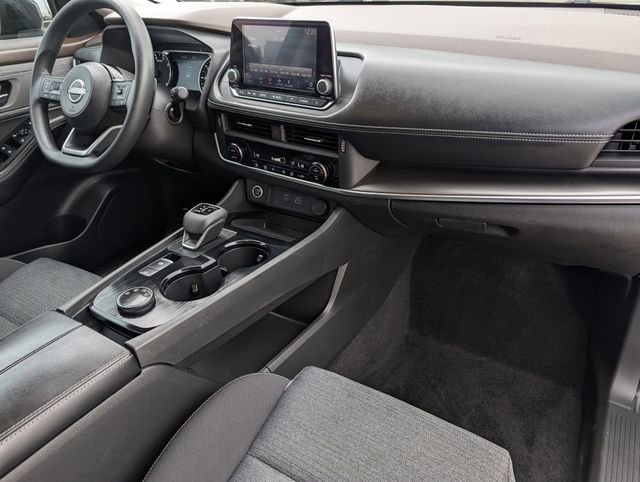 Used 2023 Nissan Rogue SV image 32