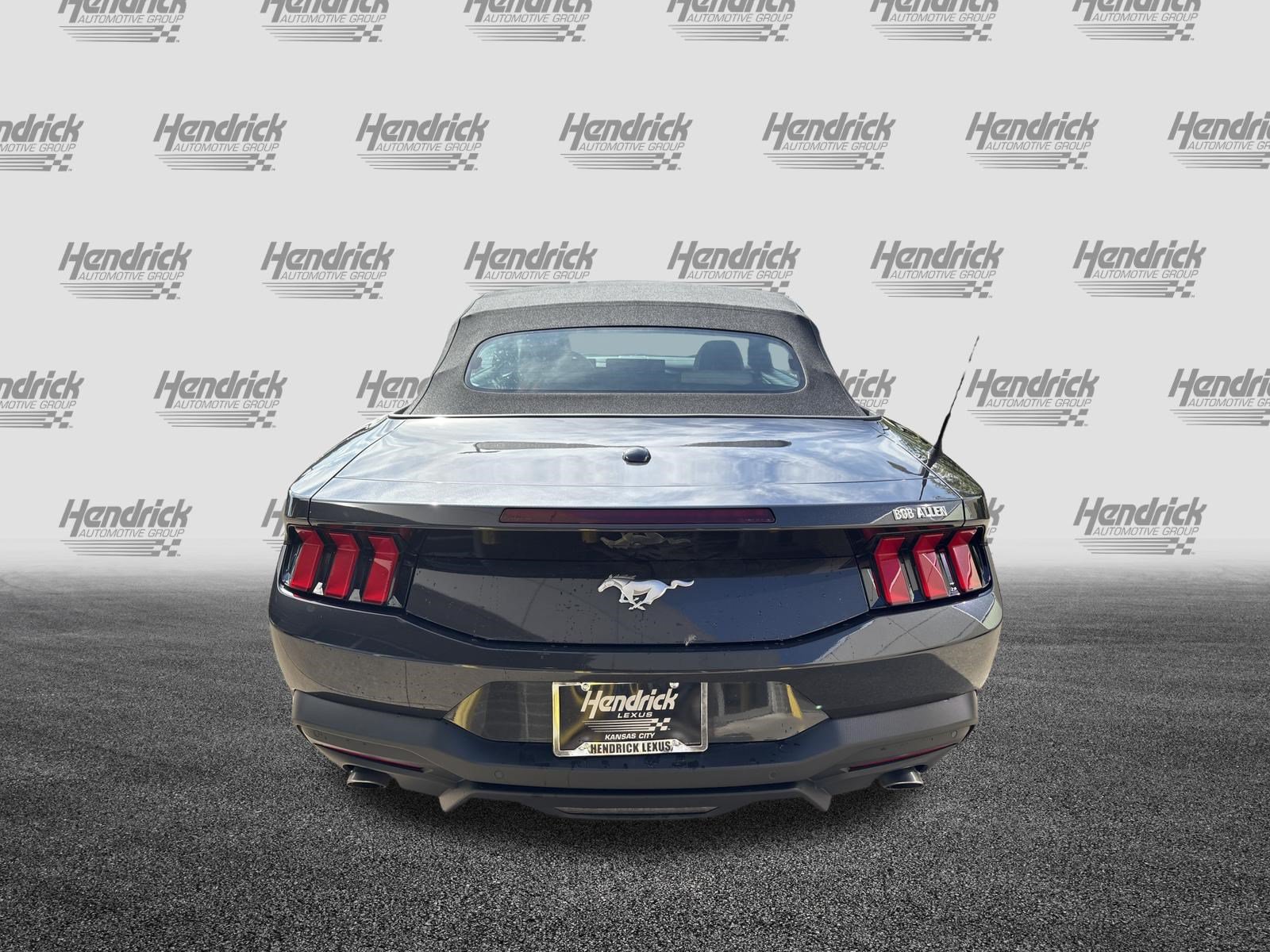 Used 2024 Ford Mustang Convertible RWD image 9