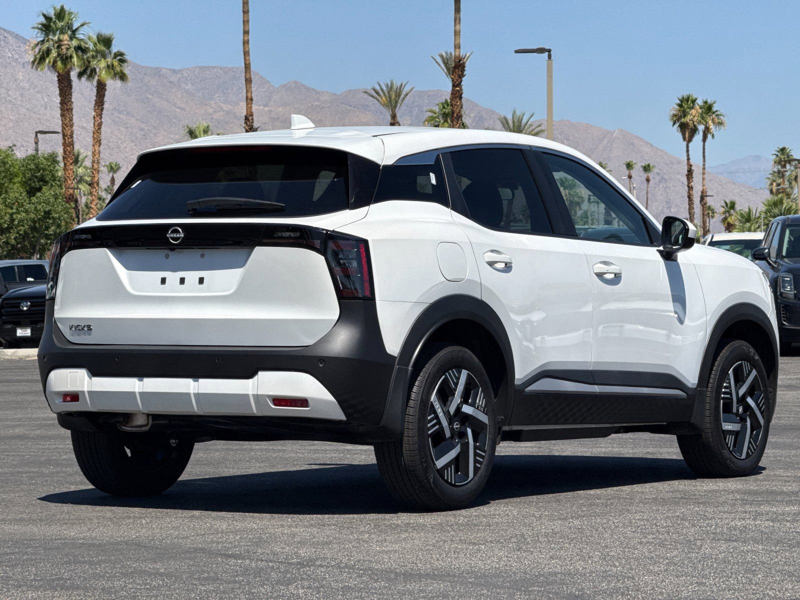 Used 2025 Nissan Kicks SV FWD image 3