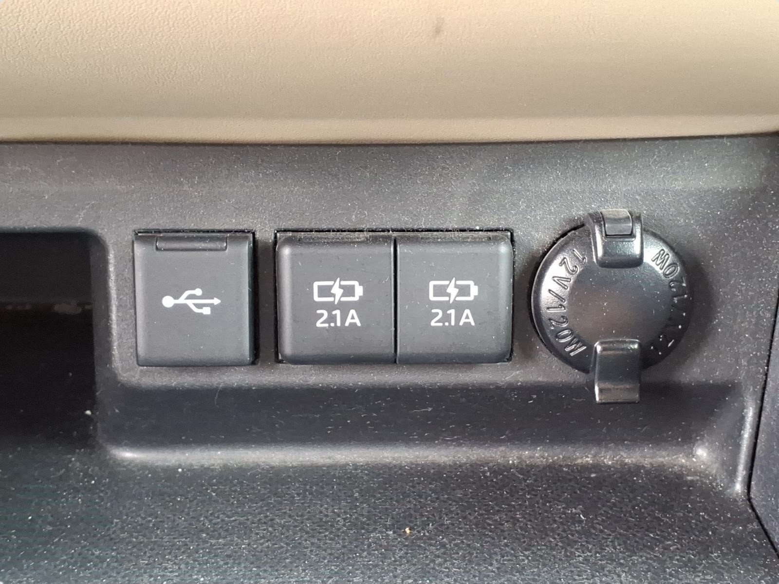 Used 2021 Toyota Highlander XLE AWD/4WD image 19