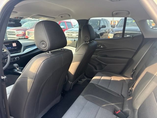 Used 2025 Chevrolet Trax LT FWD image 17
