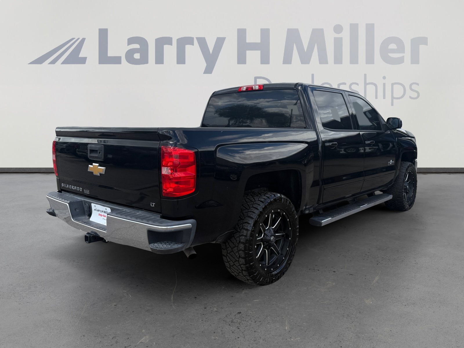 Used 2017 Chevrolet Silverado 1500 LT w/ Texas Edition RWD image 4