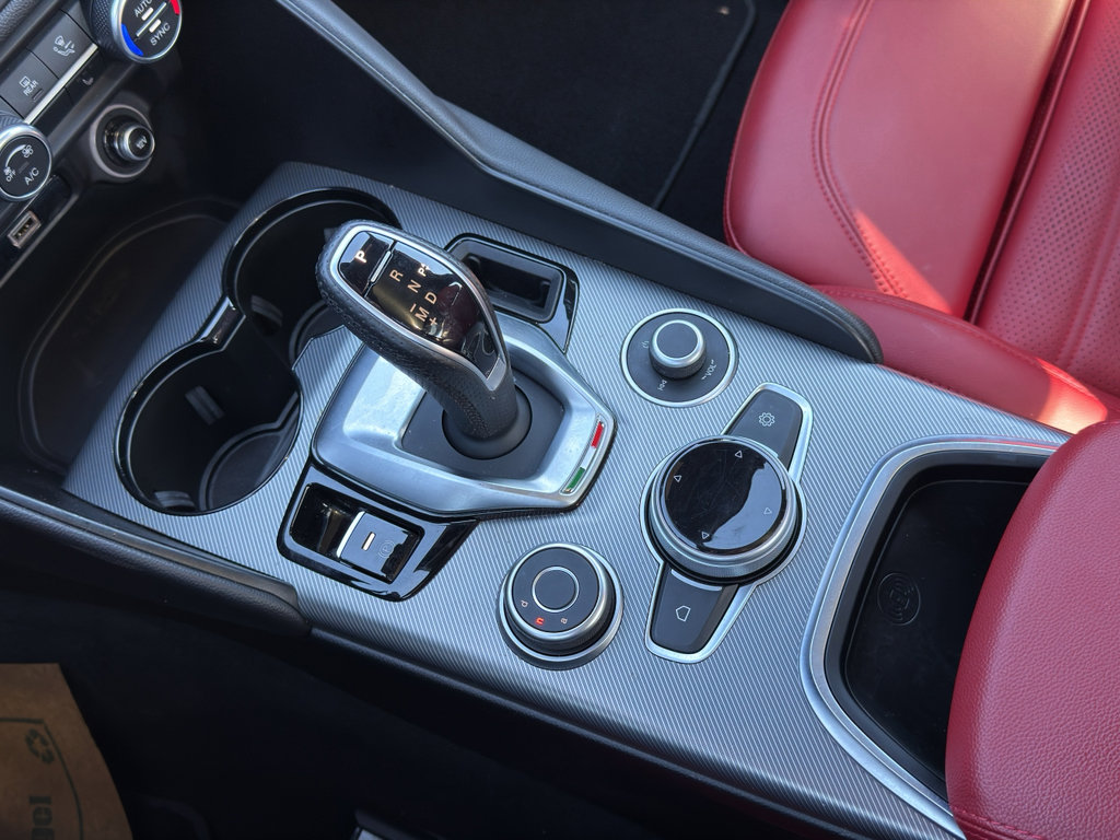 Used 2024 Alfa Romeo Giulia Veloce AWD/4WD image 21