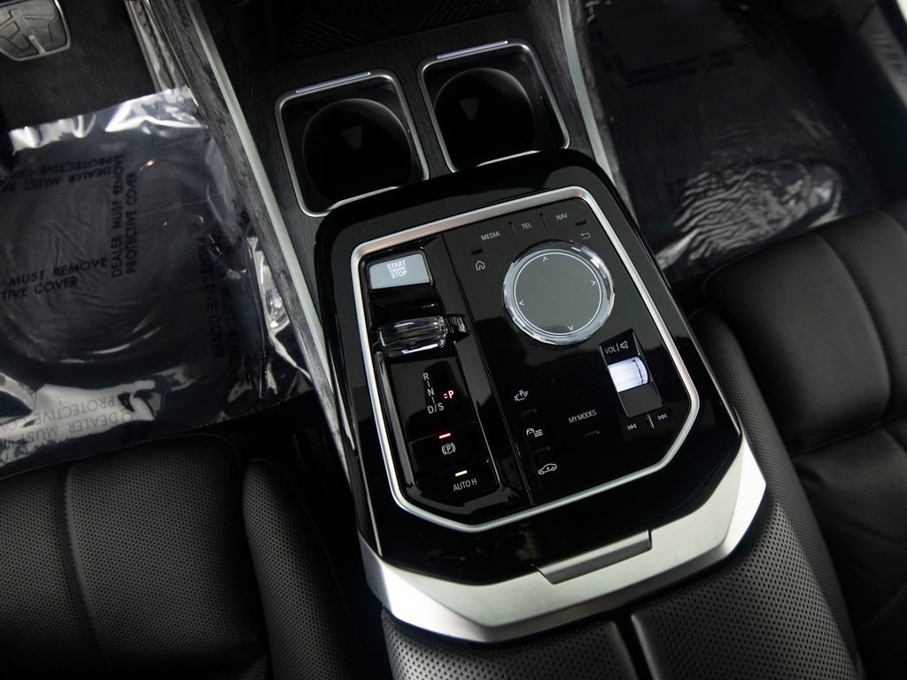 Used 2023 BMW 760i xDrive AWD/4WD image 30