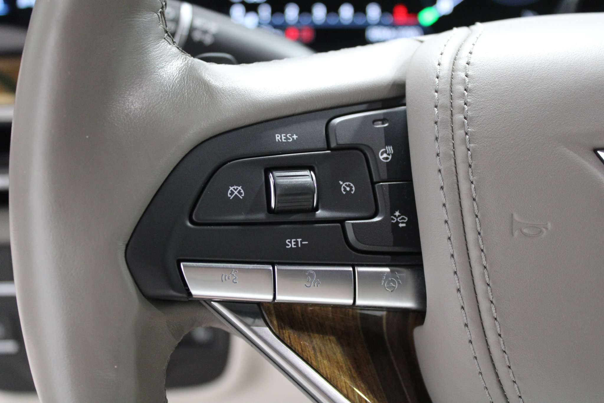 Used 2021 Cadillac Escalade Premium Luxury Platinum AWD/4WD image 45