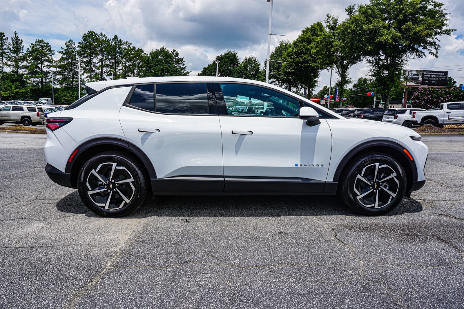 New 2026 Chevrolet Equinox EV LT FWD image 8
