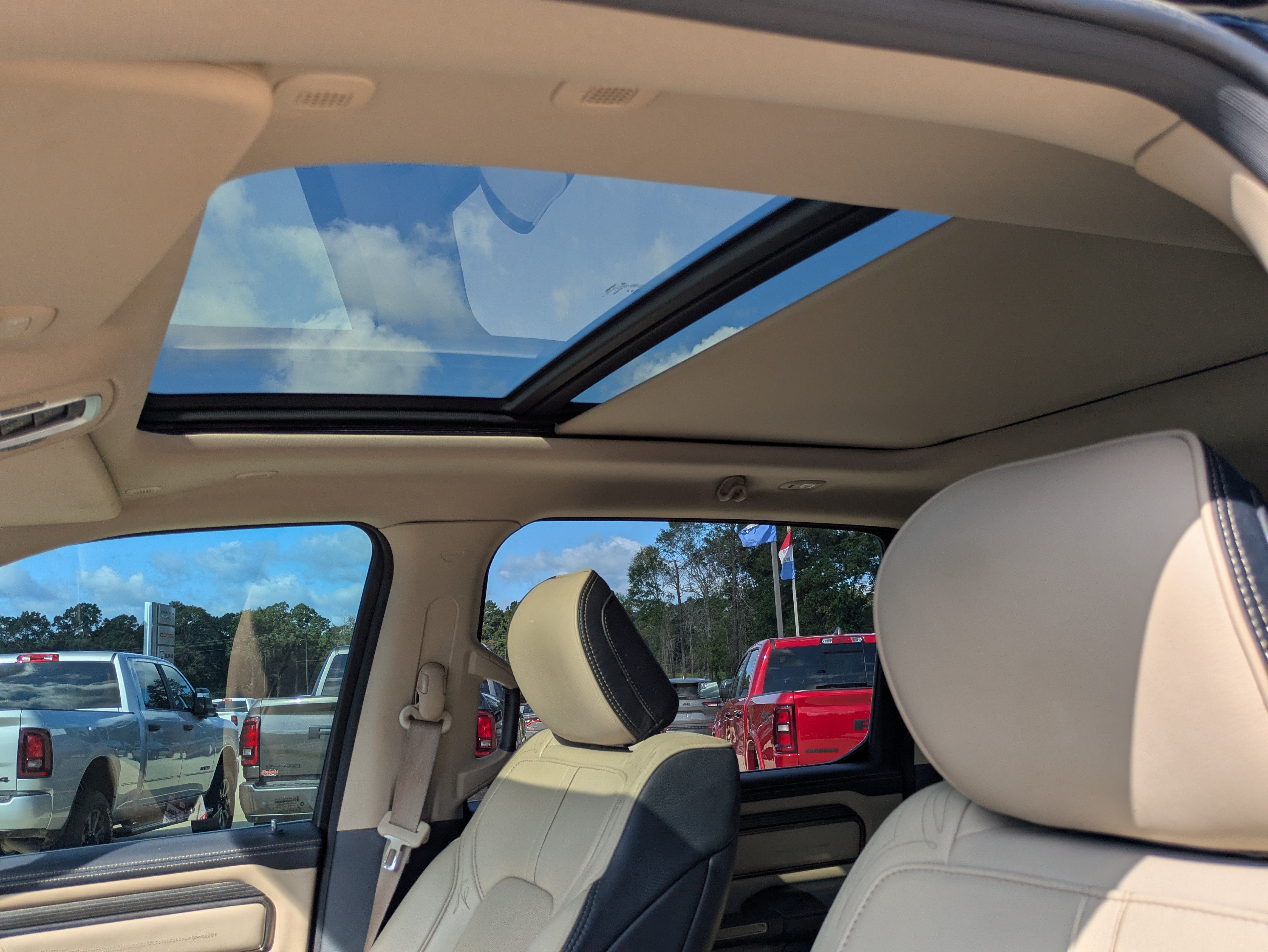 Used 2019 RAM 1500 Limited w/ Advanced Safety Group AWD/4WD image 7