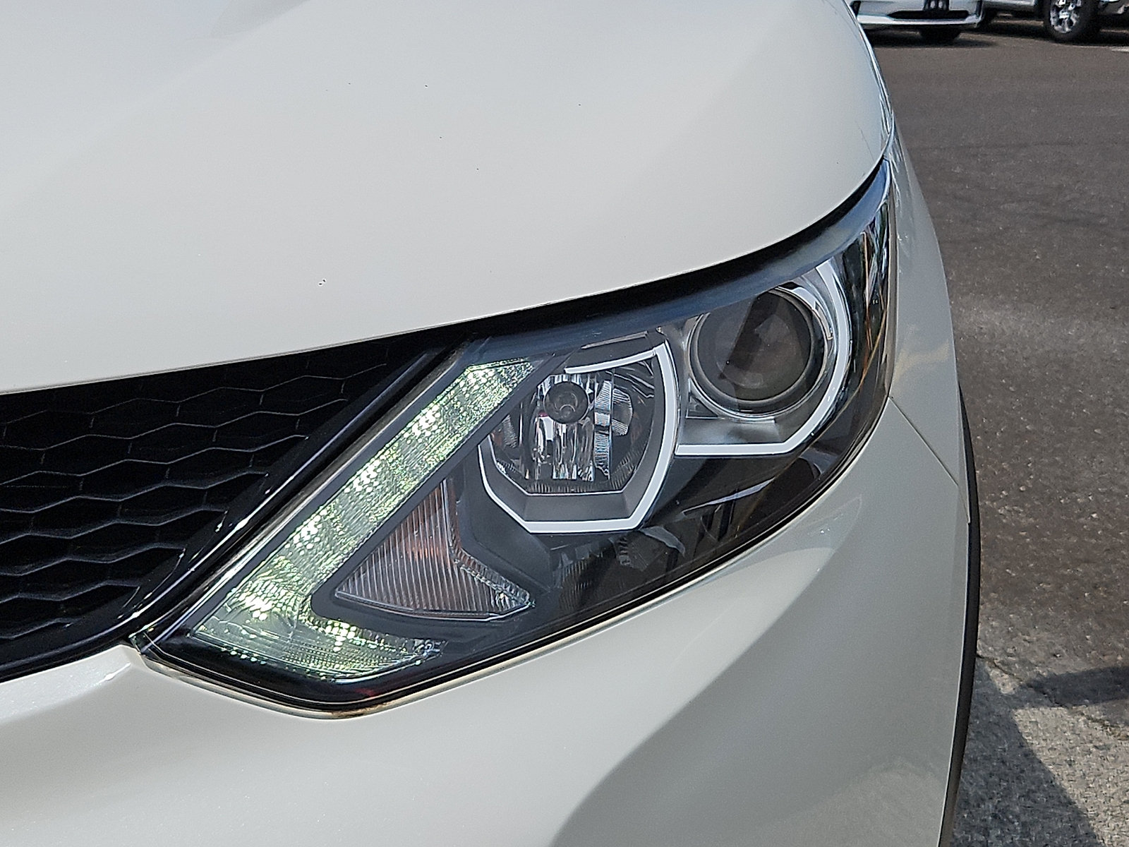 Used 2018 Nissan Rogue Sport SV w/ SV Technology Package AWD/4WD image 9