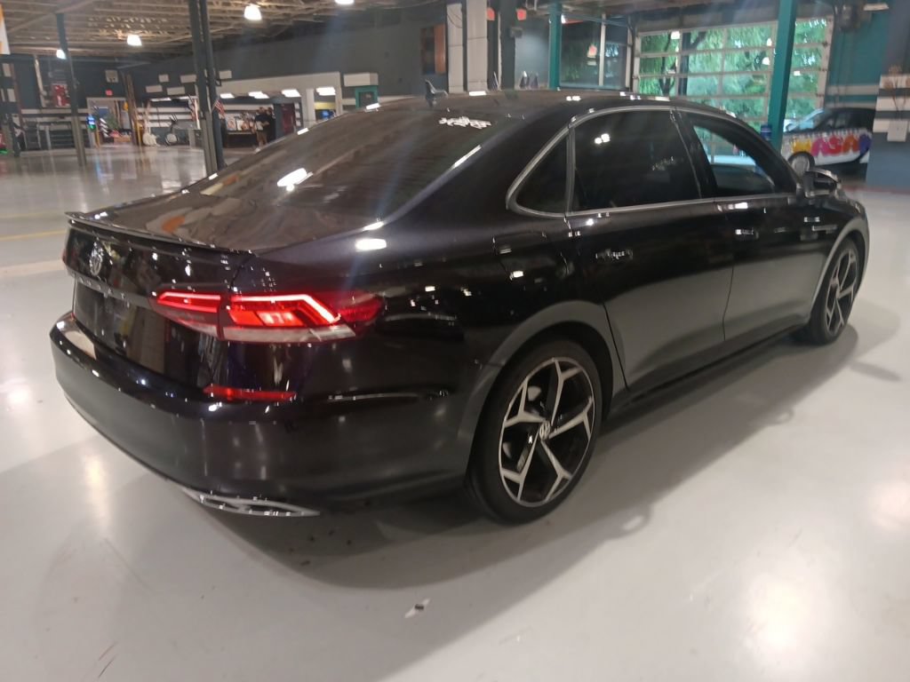 Used 2021 Volkswagen Passat 2.0T R-Line FWD image 11