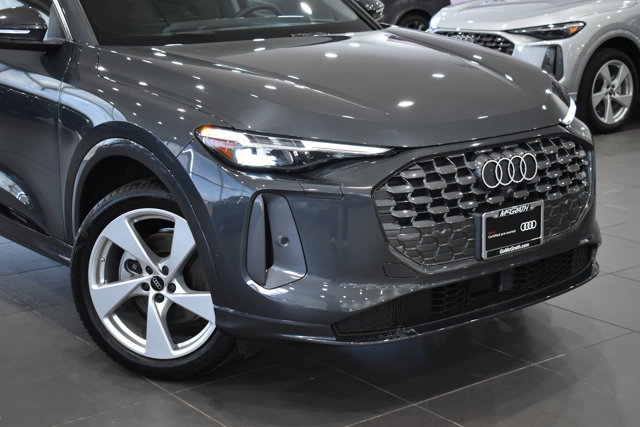 Used 2025 Audi Q5 Premium Plus w/ Premium Plus image 3