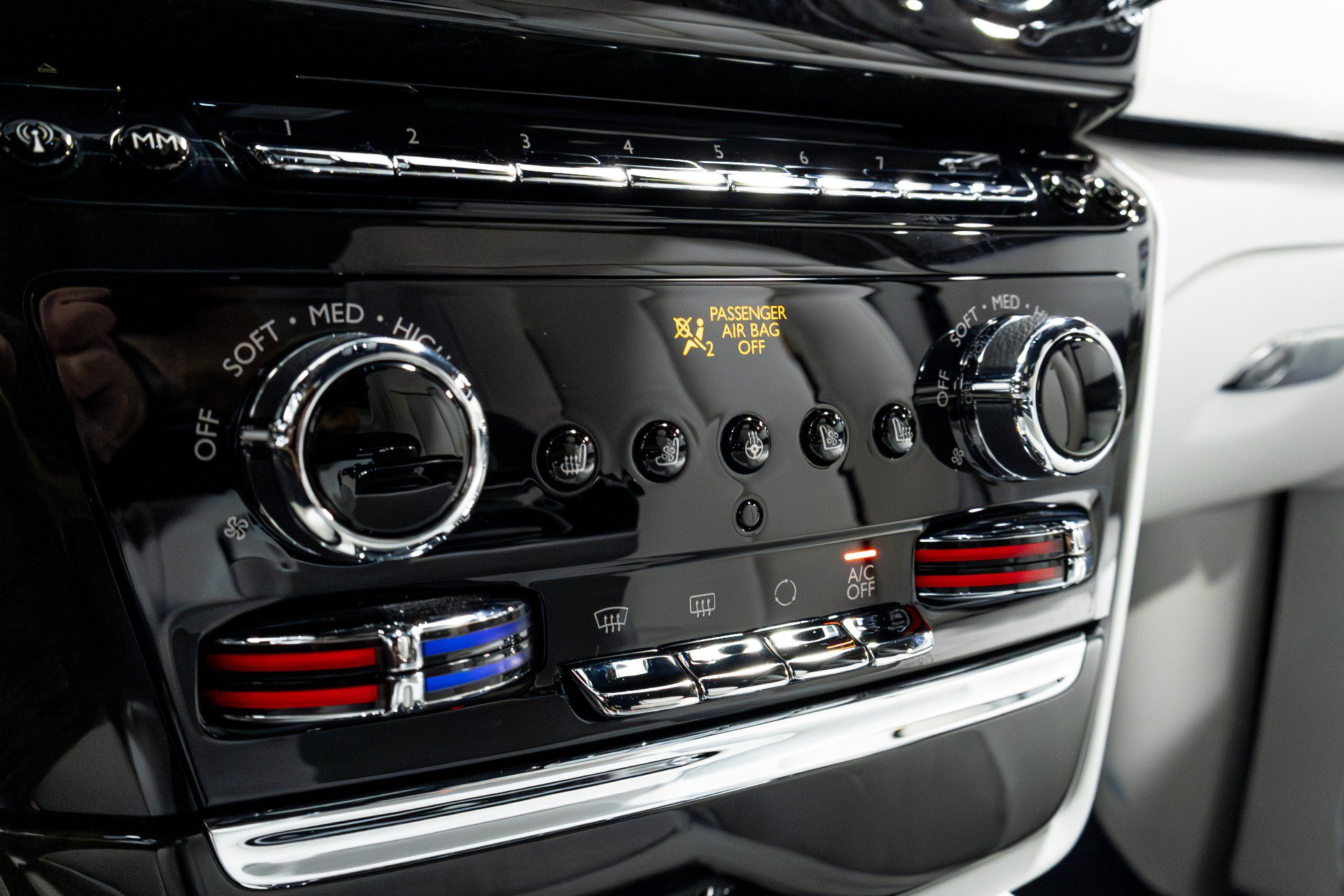 Used 2021 Rolls-Royce Phantom Sedan RWD image 91