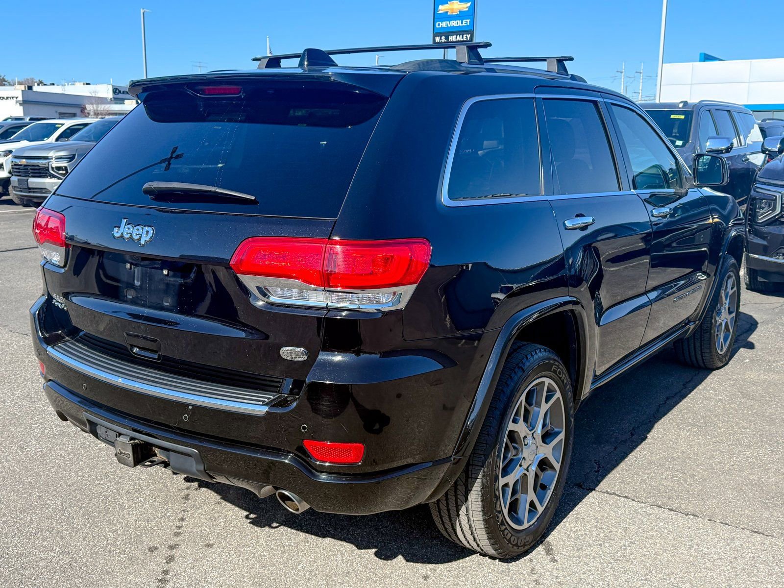 Used 2020 Jeep Grand Cherokee Overland AWD/4WD image 7