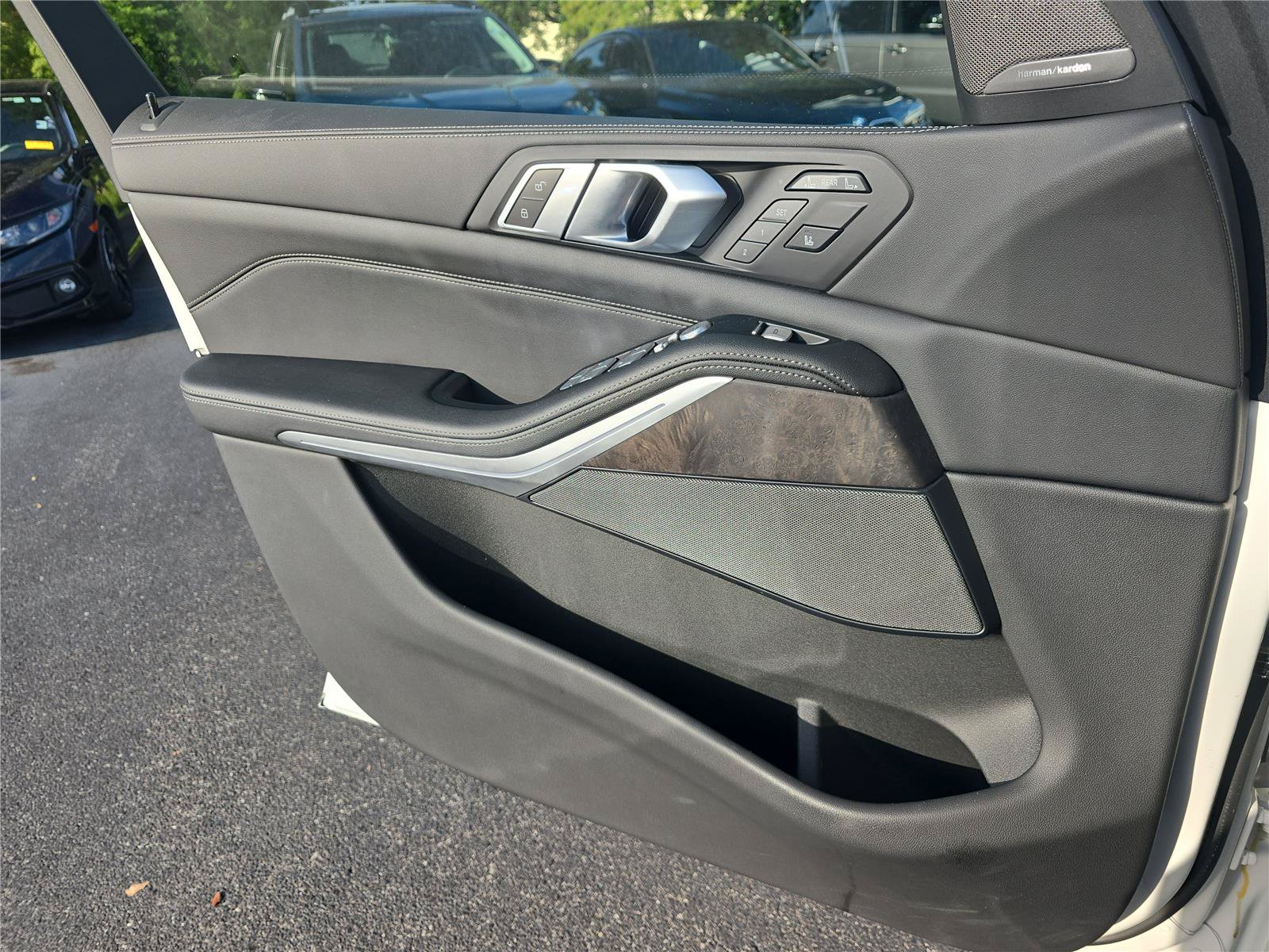 Certified 2024 BMW X7 xDrive40i AWD/4WD image 17