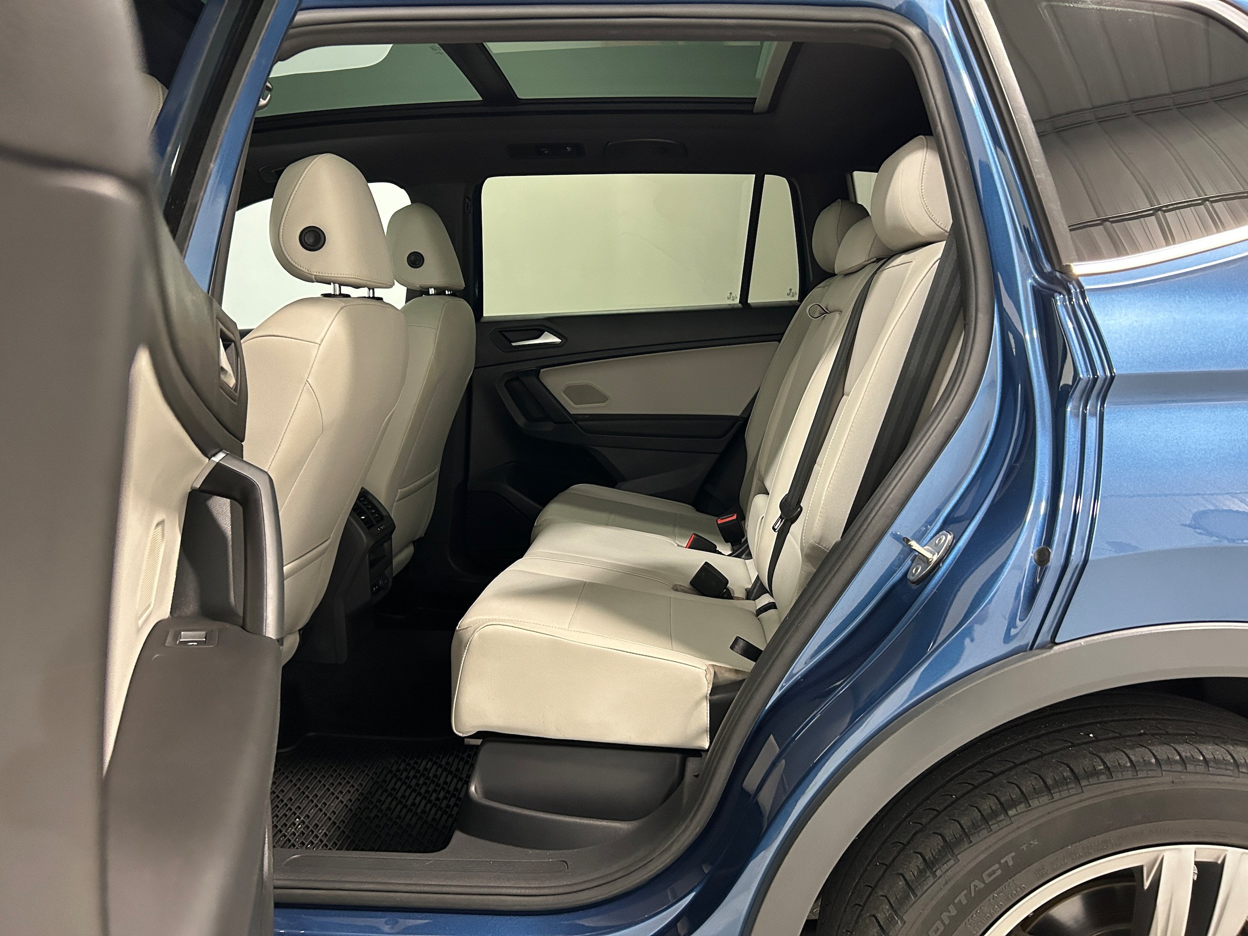 Used 2019 Volkswagen Tiguan SEL R-Line AWD/4WD image 29